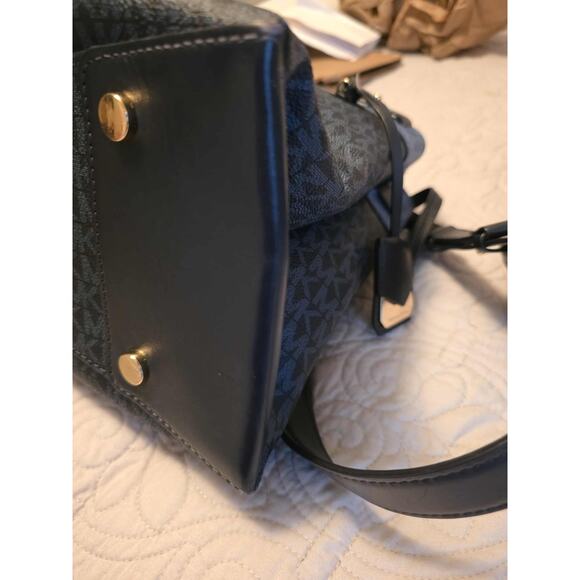 MICHAEL Kors Gramercy Signature Large Satchel - Picture 9 of 11